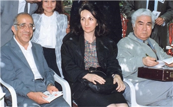 Asım Bezirci, Alime Mitap and Aziz Nesin are in Izmir, in 1992.